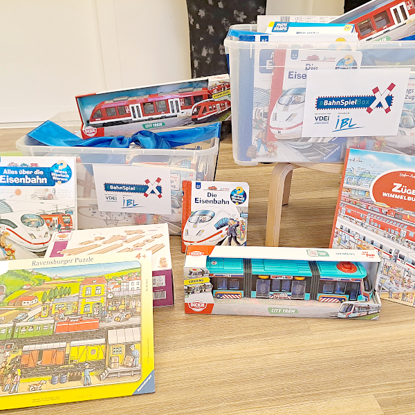 inhalt bahnspielbox: Bücher, Puzzles und Spielzeug mit Bahn-Bezug